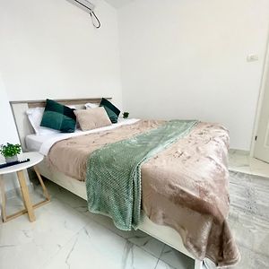 Central 10 Studio