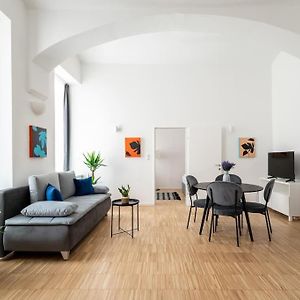 Appartement à 2 Chambres à Coucher