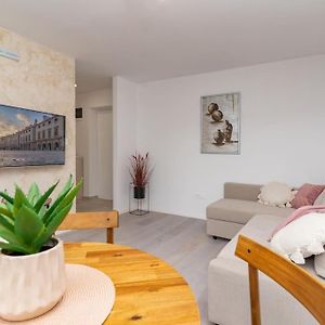 Appartement à 2 Chambres à Coucher