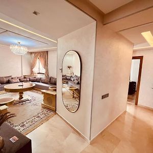Appartement à 3 Chambres à Coucher