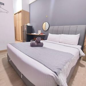 Studio Lit Queen-Size
