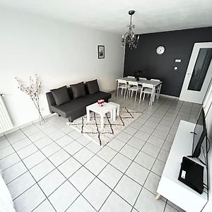 Appartement à 2 Chambres à Coucher