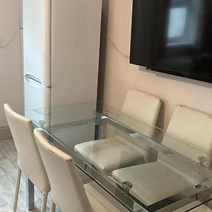 Appartement à 3 Chambres à Coucher