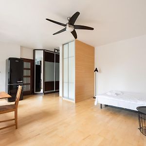 Studio Lit King-Size