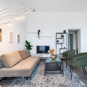 Homely Berlin - Spacious, Modern, S-Bahn Nearby , Groups & Families