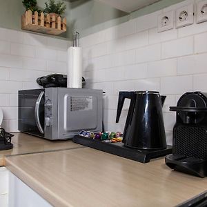Mar25 By Smart Cozy Suites - In The Heart Of Athens - 9 Minutes From Metro - Available 24Hr