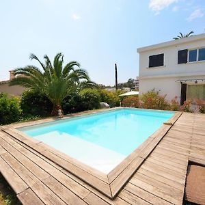 Villa à 3 Chambres à Coucher
