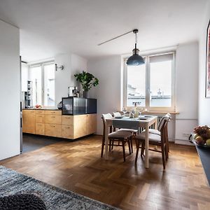 Oomph Urbanvibe Centrum Stylish 2Br Hideaway