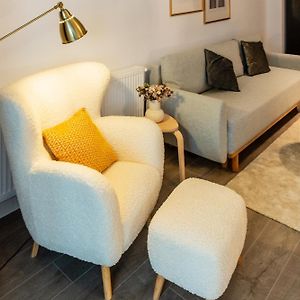 Central Residence Apartment 212, B4