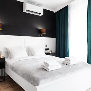 Househost Apartments: Miodowa 42/12B Street
