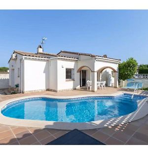 Villa à 3 Chambres à Coucher
