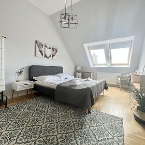 Appartement de Luxe à 2 Chambres à Coucher