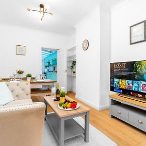 Luxury 3 Bedroom House - Harborne - Parking - Garden - Wifi & Netflix 122G