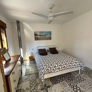 Precioso Apartamento Con A/A En Ruzafa Con Terracita Privada Y Acceso A Un Jardin, Para 2-3 Personas