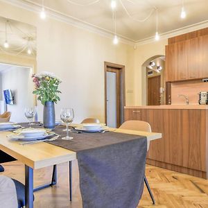 Stunning 2Bdr Condo On Historic Location In Center