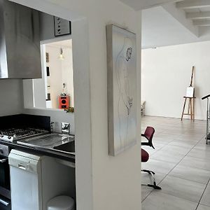 Silvia'S Artist Loft