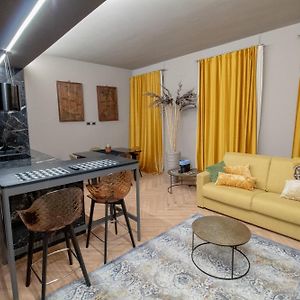 Appartement à 2 Chambres à Coucher
