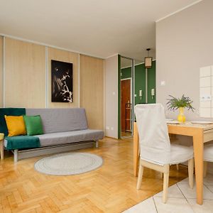 Floral Green Apartment With Balcony Near Warszawa Gdanska By Noclegi Renters