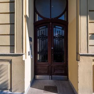 Cool 1Br Near Metro & Center By Hm