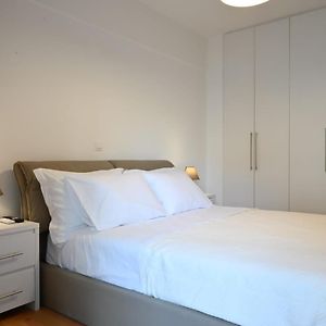 Modern Two Bedroom Apartment At Koukaki