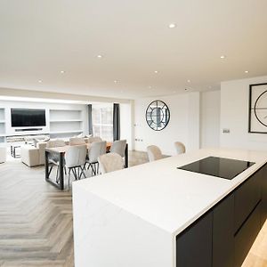 Appartement Penthouse Supérieur à 2 Chambres à Coucher