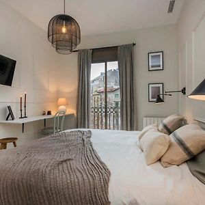 Luxury 4-Bedrooms In Rambla De Catalunya