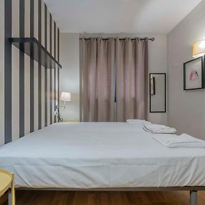 Modern And Bright Apartment In Eixample 5-2