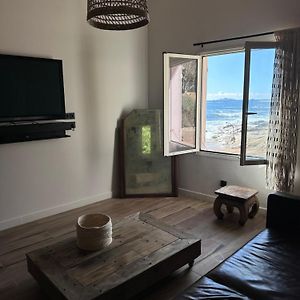 Cabanon Sur La Plage Vue Sur Les Sanguinaires