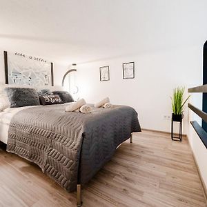 Secret Garden Apartment - Free Parking