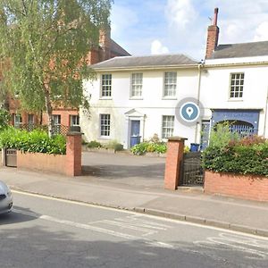 Bright Regency Apartment In City Centre.