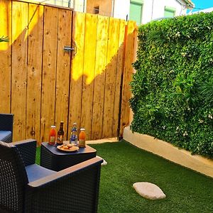 T2 Chambre Miroir Jardin Et Parking Prive Marseille