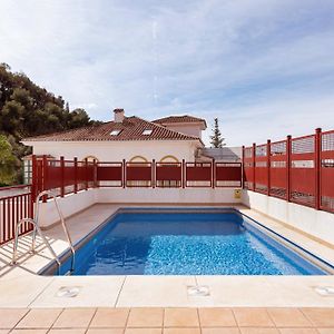 Piscina, Patio Privado Y Aparcamiento