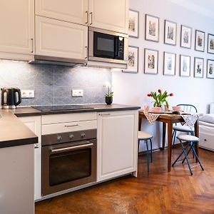 Cozy Old Town Studio
