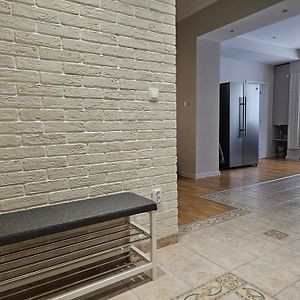 Spacious Aristocratic Apt. With A Colourful View