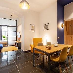Glam Central Apartment