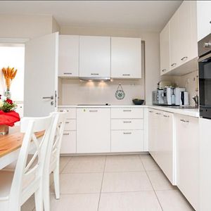 Elegant Spacious Room, Steps From Luxembourg Train Station