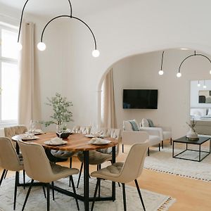 Appartement à 2 Chambres à Coucher