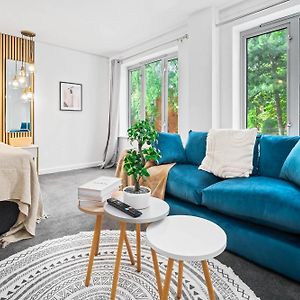 Luxury 2 Bedroom Apartment - City Centre - Secure Parking - Netflix - Wifi - 5Bw