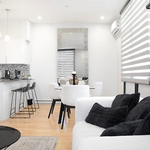 Chic 1-Bedroom Retreat In Montreal'S Vibrant Plateau Mont-Royal Area - Apt 3