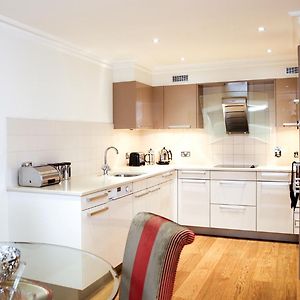 Appartement Luxe à 2 Chambres à Coucher