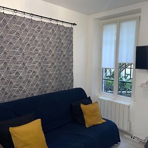 Studio Lit King-Size
