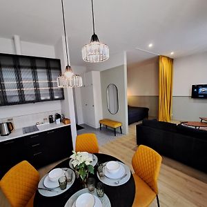 Golden Palms Apartment In The City Centre