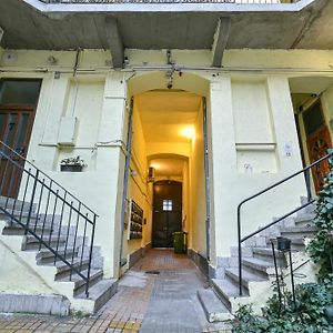 Peaceful Soho Apartment