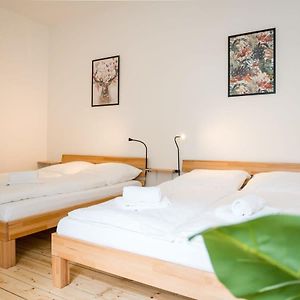 Spacious 3Br Plus Ac Self Check-In Street Parking