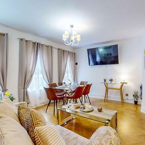 Appartement à 2 Chambres à Coucher