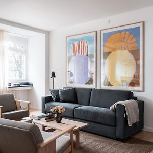 Queens Courtyard By Daniel&Jacob'S