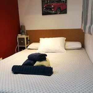 Studio Lit King-Size