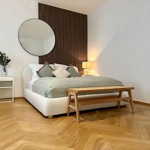 Designer Apartment Near Main Station