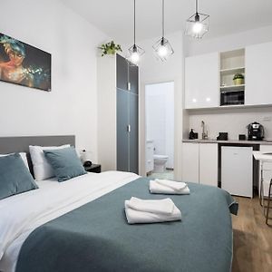 Urban Walls Apartments 5A In Old City