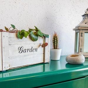Bright 7Th Floor Central Home With Balcony & View